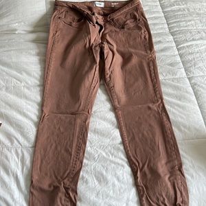 Women’s skinny Jean in a blush/mauve
